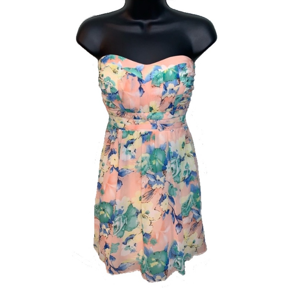 🔥 Strapless Floral Dress
